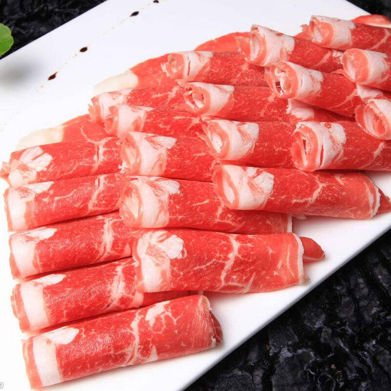 涮火锅话家常，牛肉卷鲜嫩撩味蕾图片1