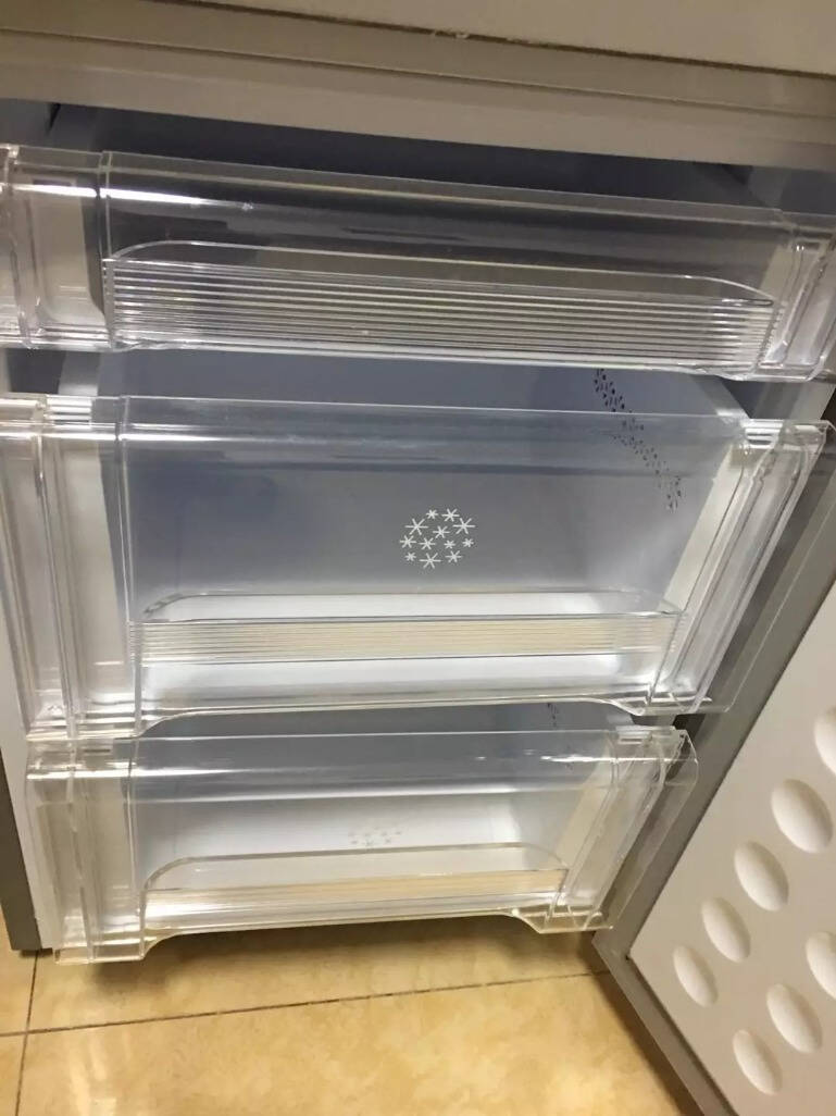伊莱克斯双门冰箱,呵护食物新鲜,守护家人健康