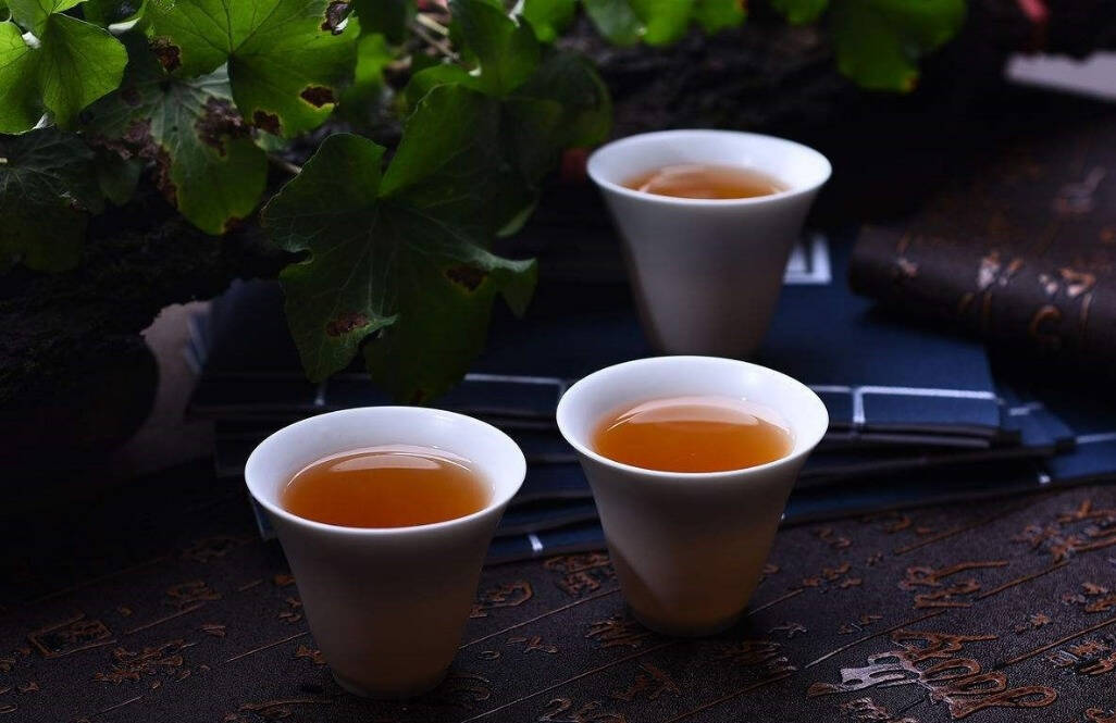 饮茶不贪多，清淡适度为健康，不