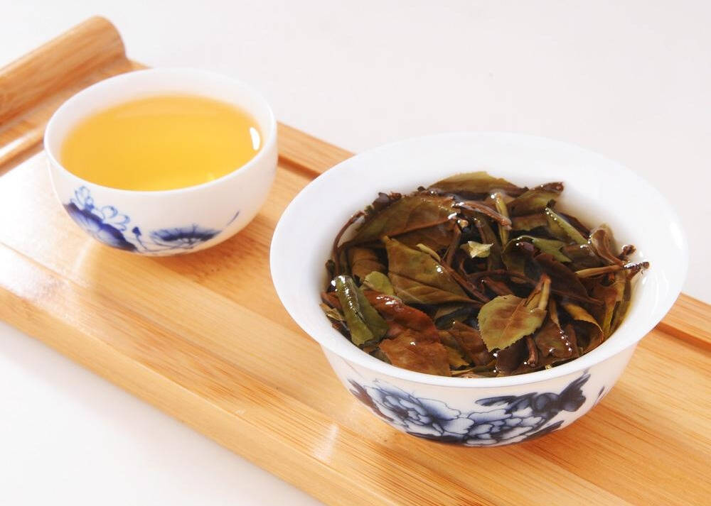 新茶香味浓郁，新鲜自然，旧茶香