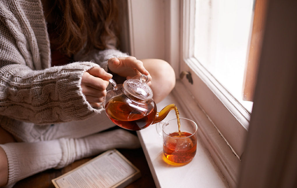缓解快节奏生活疲劳，一杯红茶暖