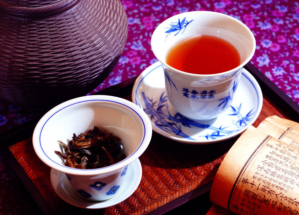 是不是红茶汤色、叶底越红越好？
