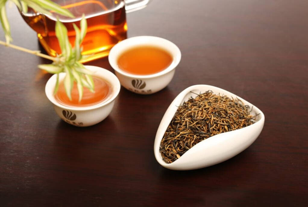 普洱茶和红茶都属于发酵茶，还存
