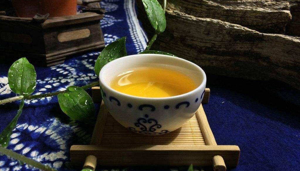 台地茶在口感平衡度上要差一些，