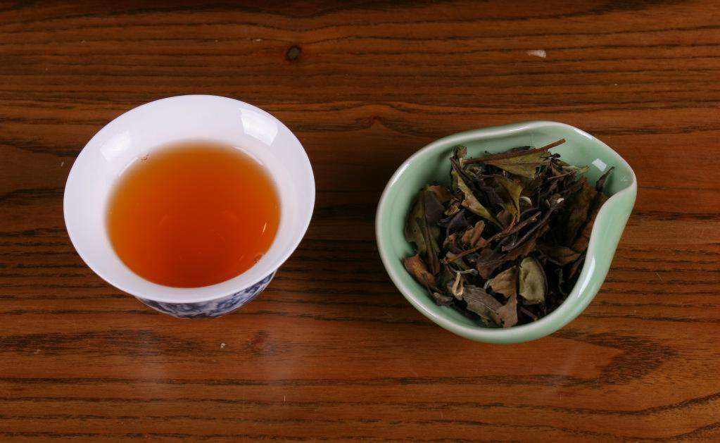 一年茶、三年药、七年宝的白茶存