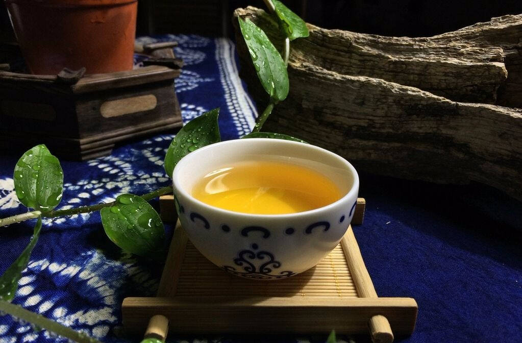 普洱茶的干燥方式为晒青，就是阳