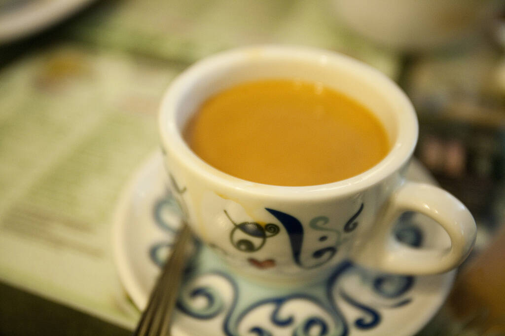 奶香浓郁茶香清新，奶茶为你带来