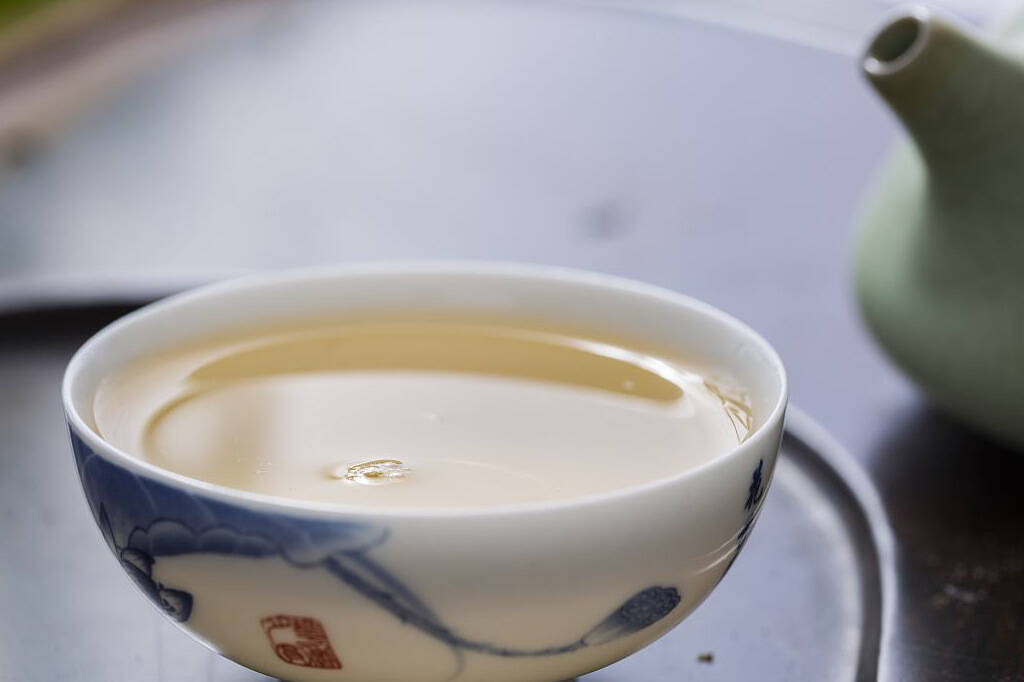 白茶陈化几年好，几年老白茶更好