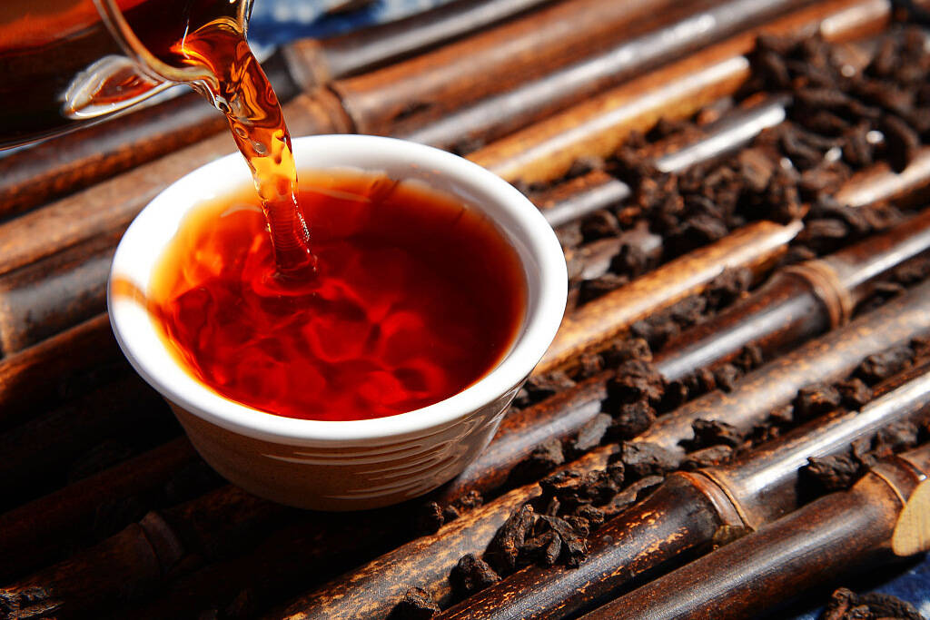 陈年普洱功效多，喝普洱茶有哪些