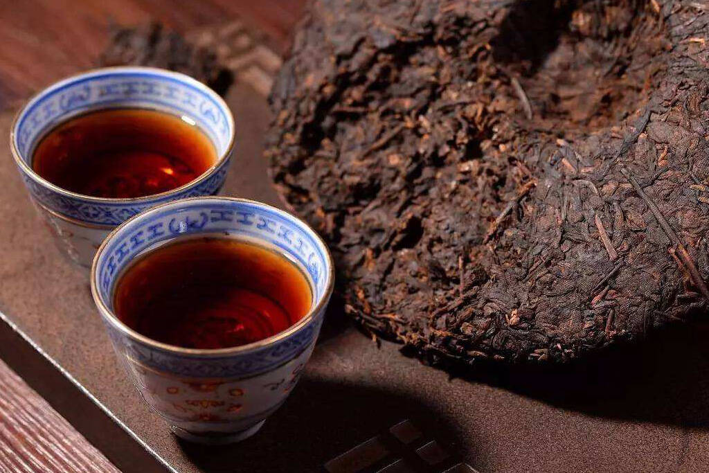喝普洱茶，生茶和熟茶哪个更适合