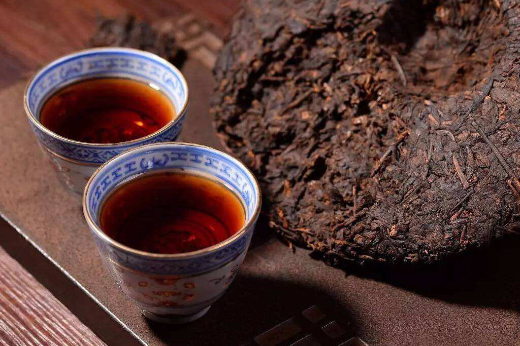 掌握好一天品饮普洱茶的时间，才