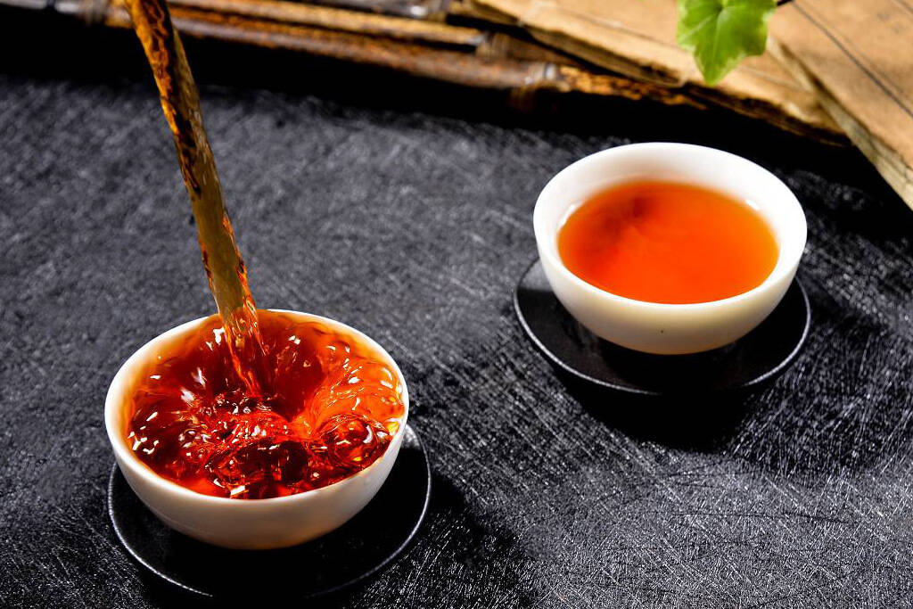 常饮普洱茶好处多，普洱该怎么品