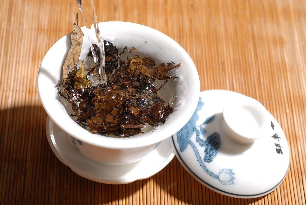 白茶素爲茶中珍品，曆史悠久，具有解酒醒酒、清熱潤肺