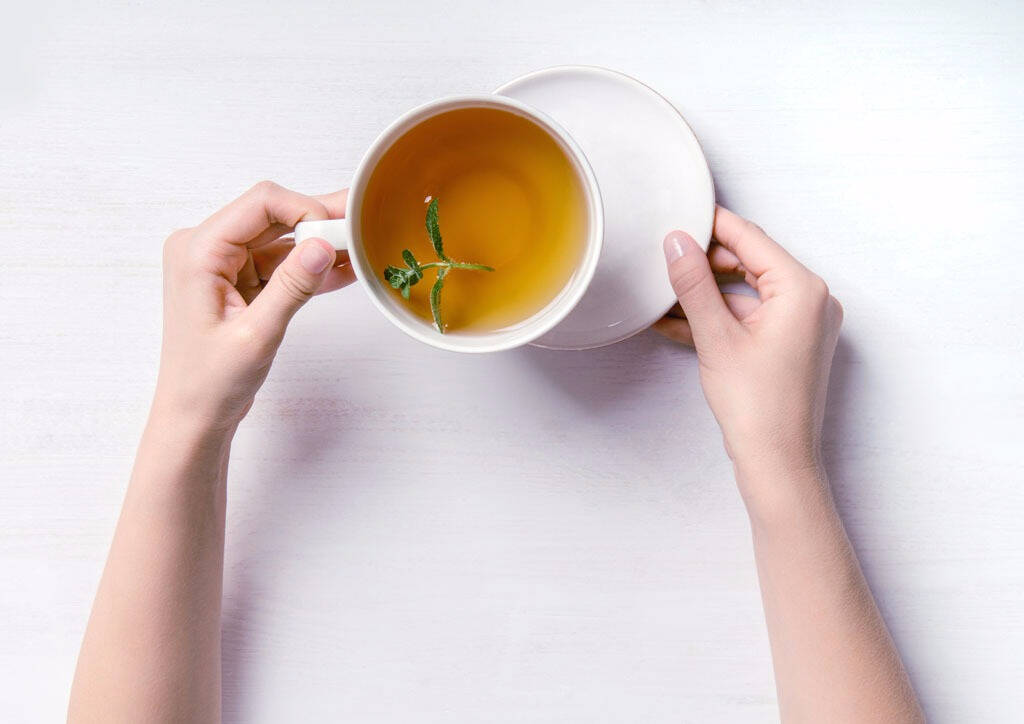 干燥秋季必备，温润的养生花茶推