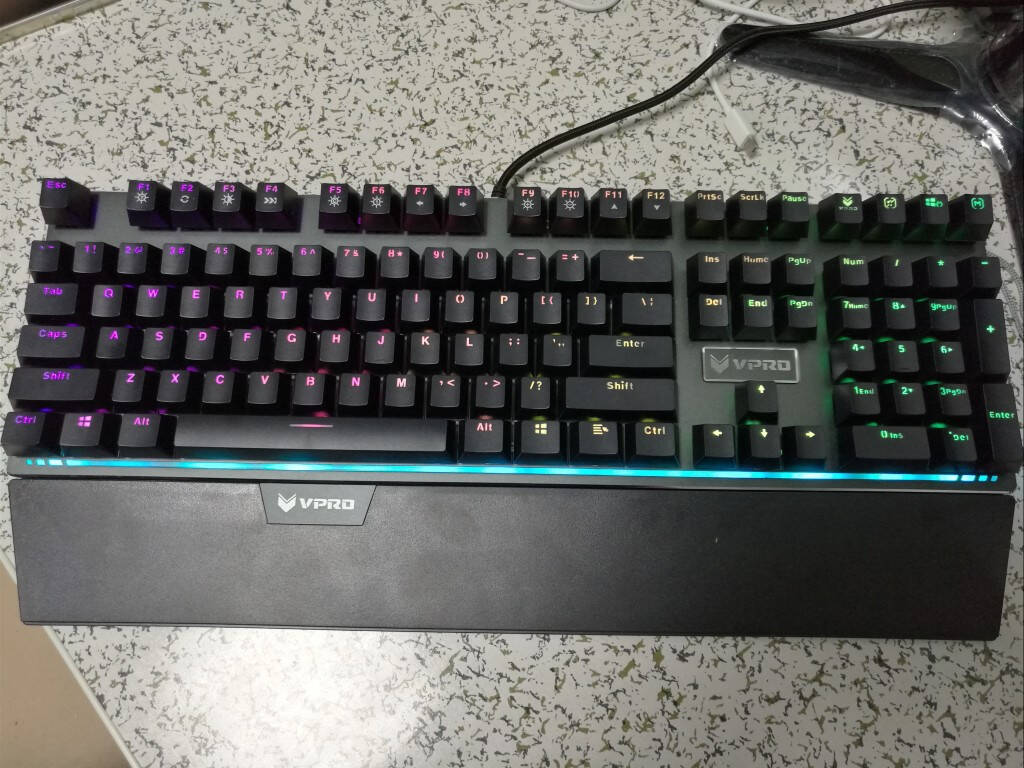 玩的就是炫酷,雷柏v720全彩背光游戏机械键盘评测