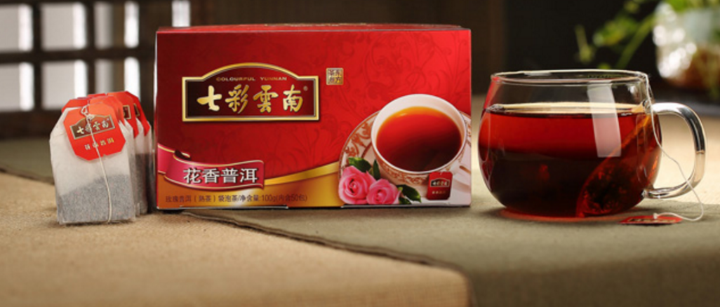 秋意浓，红颜知己在侧共饮一杯暖