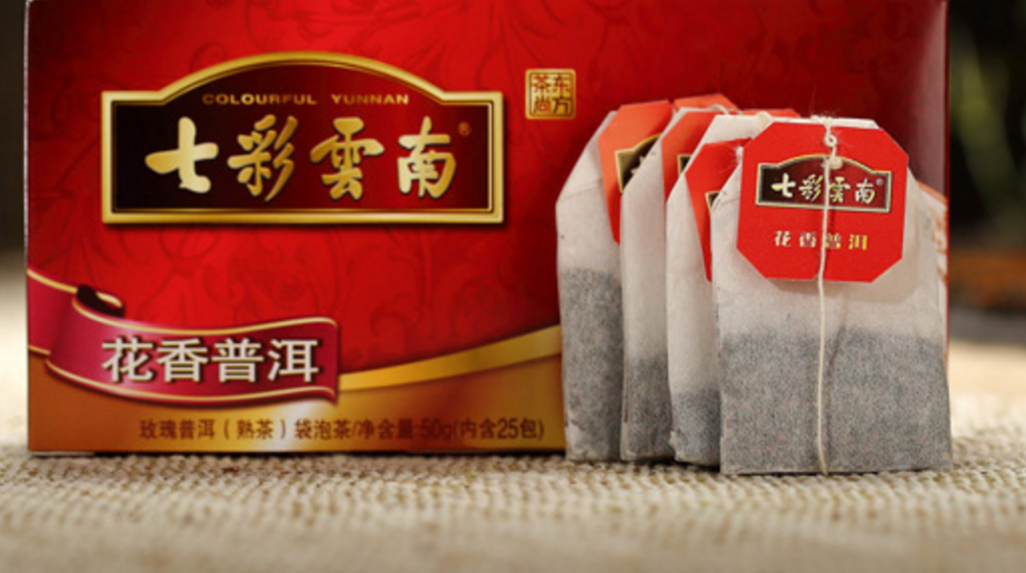 秋意浓，红颜知己在侧共饮一杯暖