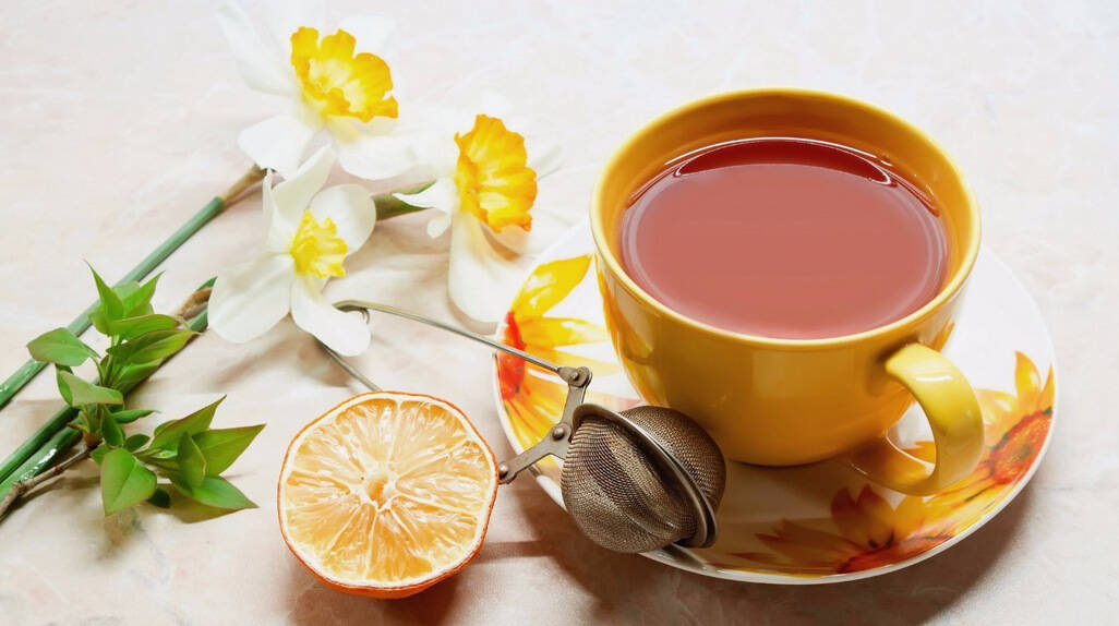 生命的深刻，淡然如茶，溶于水依