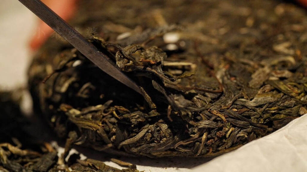 普洱茶饼正确的撬茶手法，你知道