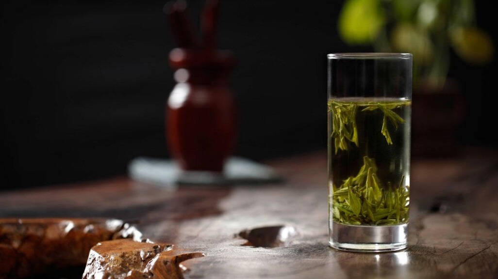 投茶、注水、出湯、斟茶，這就是泡茶的全過程。看似簡