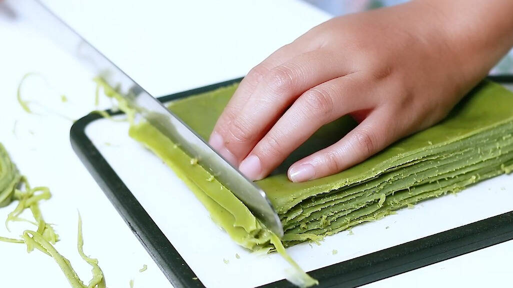 抹茶榴莲千层蛋糕要说蛋糕，千层应该是最适合新手学习