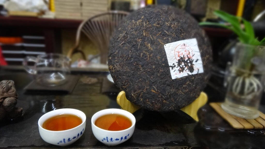 煮茶已经成为一种时尚，捡拾炭火