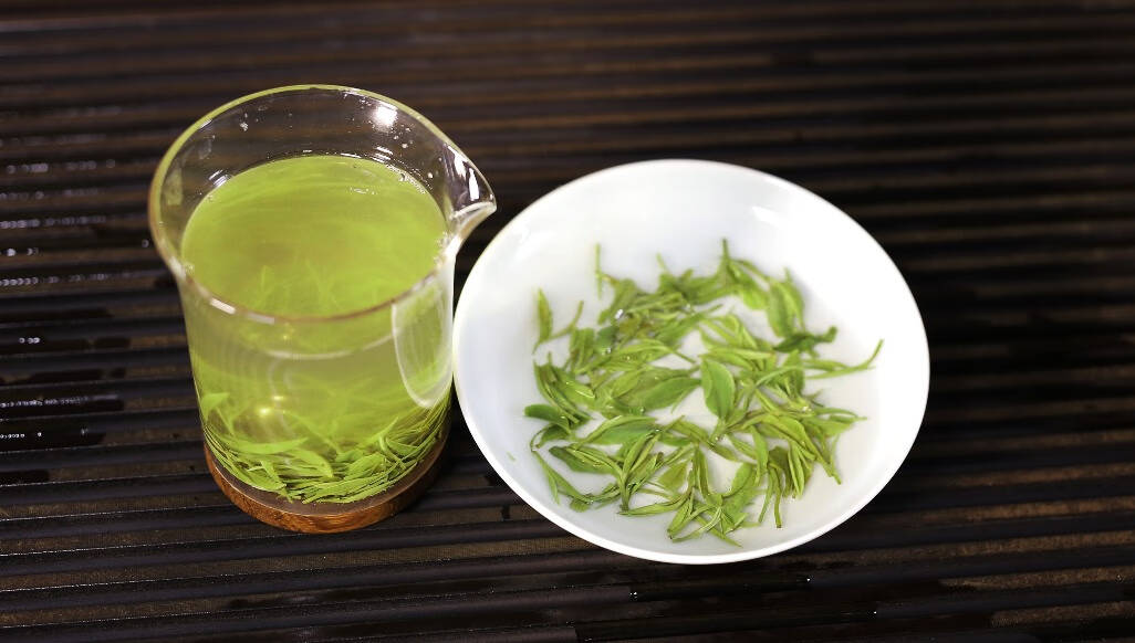 信阳毛尖待好友，喝好茶味道更地