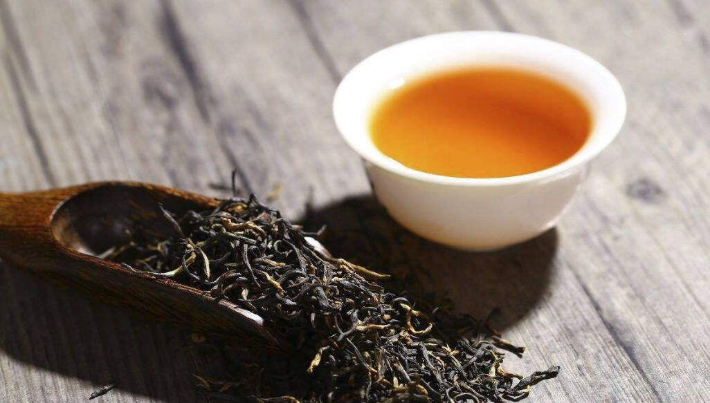 明朗秋日，黑茶香飘满阁，越陈越