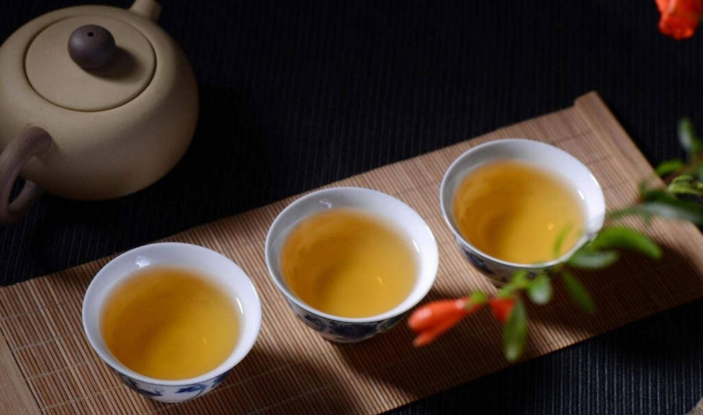 送礼，讲究礼轻情意重，送茶其实