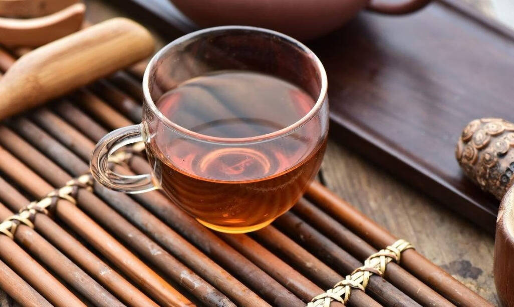 明朗秋日，黑茶香飘满阁，越陈越