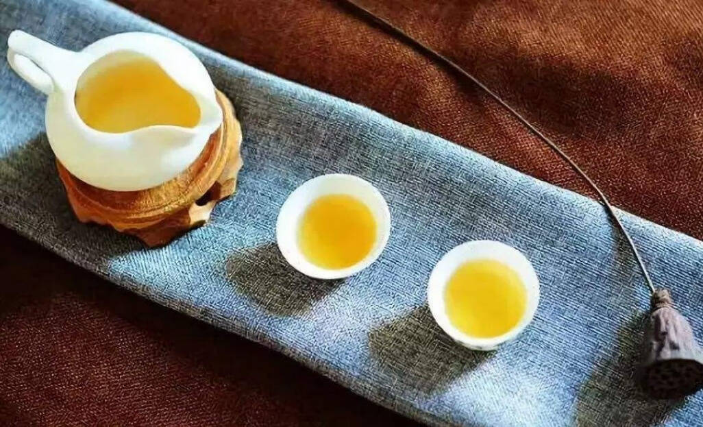 頓頓大魚大肉，只靠喝普洱茶就能減肥？想得美！喝茶能
