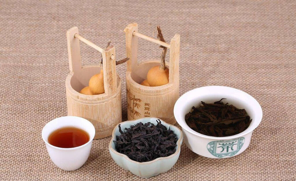 武夷岩茶香气是富于变化的一种，