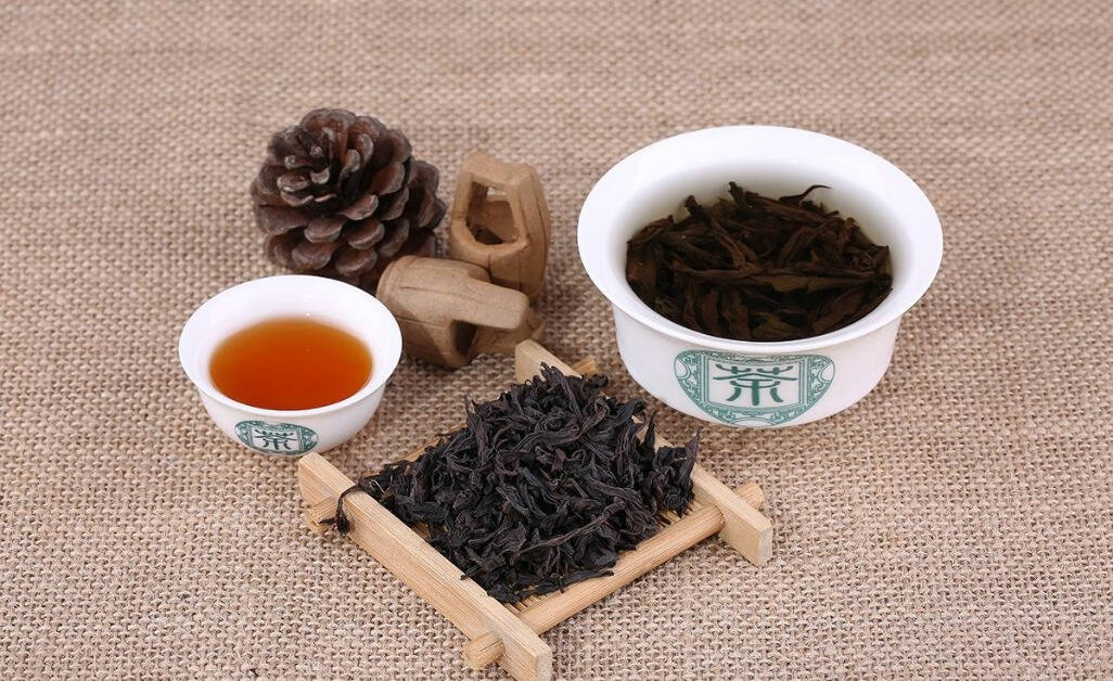 泡岩茶选盖碗还是紫砂壶？看完这