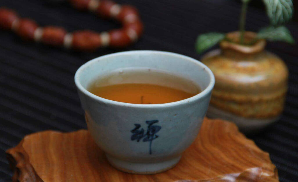 白茶其药用价值和收藏价值高，如