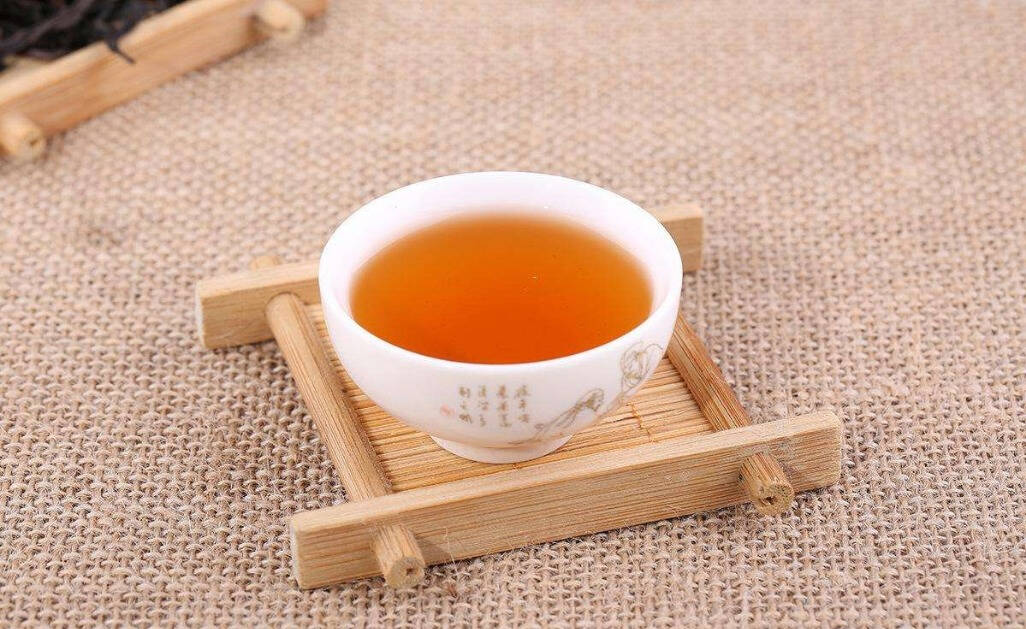 朋友如茶，相识就象第一杯茶水，