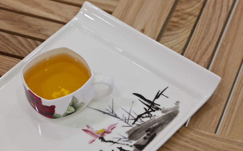 其实，泡茶啊，泡的是心性，那就