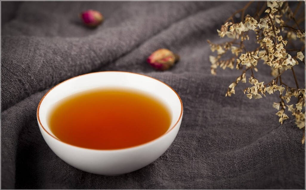 茶，不挑剔人，只要有开水和茶叶