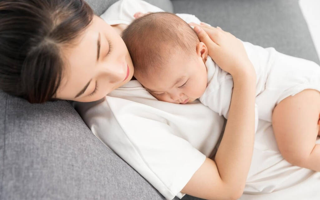 轻抚舒缓宝宝的情绪，松达婴儿抚