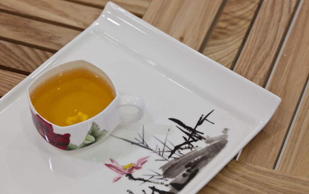 预防醉茶，可以一边喝茶一边采取