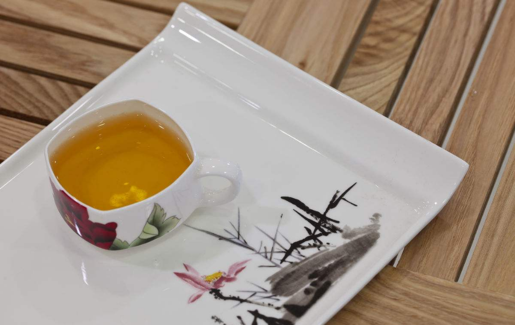 如果泡茶水温偏低，则茶的内含物