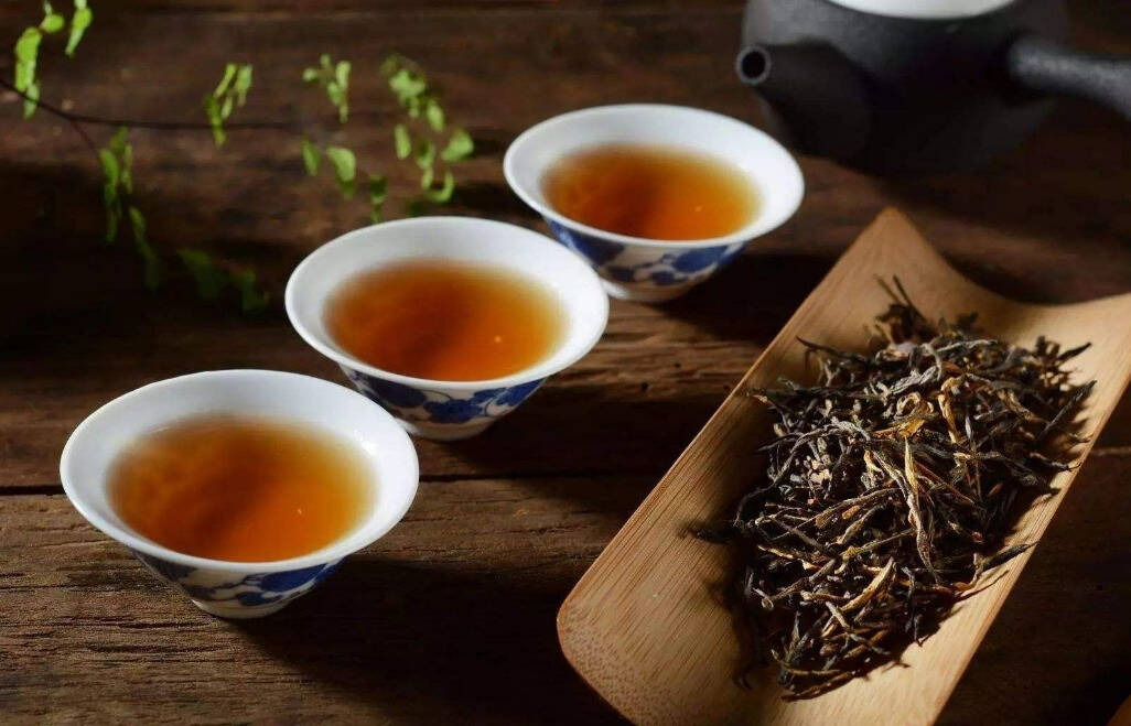 茶叶自身的苦涩对普洱茶来讲陈上