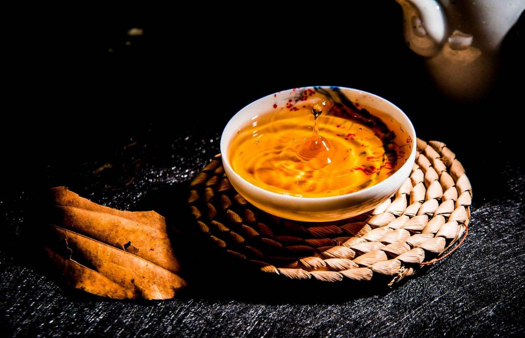 茶遇水而舍己，为人解渴供人营养