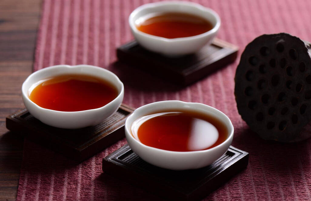 喝普洱茶，老海塘见花香见老道。