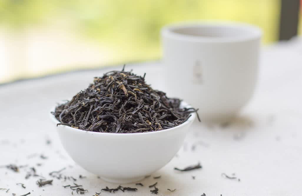 不平凡的日子需要一束光和一壶茶