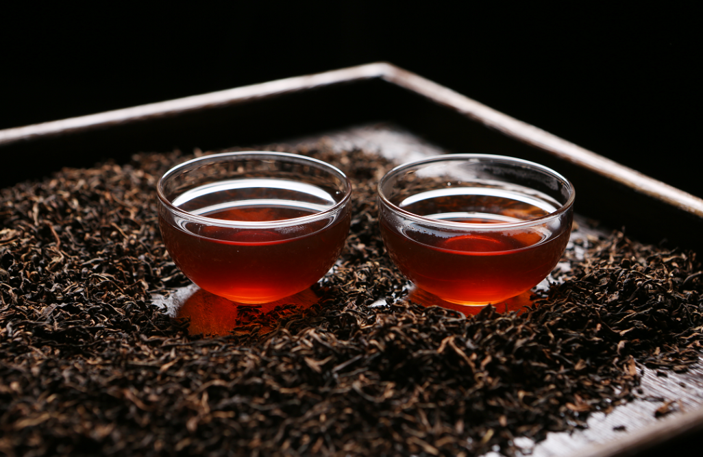 茶叶的原产地在中国，我国的茶叶产量堪称世界之最，饮