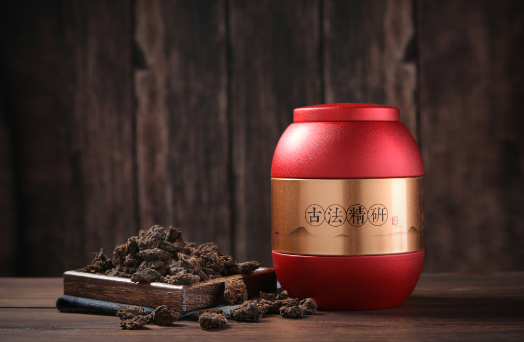茶是中国文化的缩影，古代文人墨客将其伴于身边，手捧