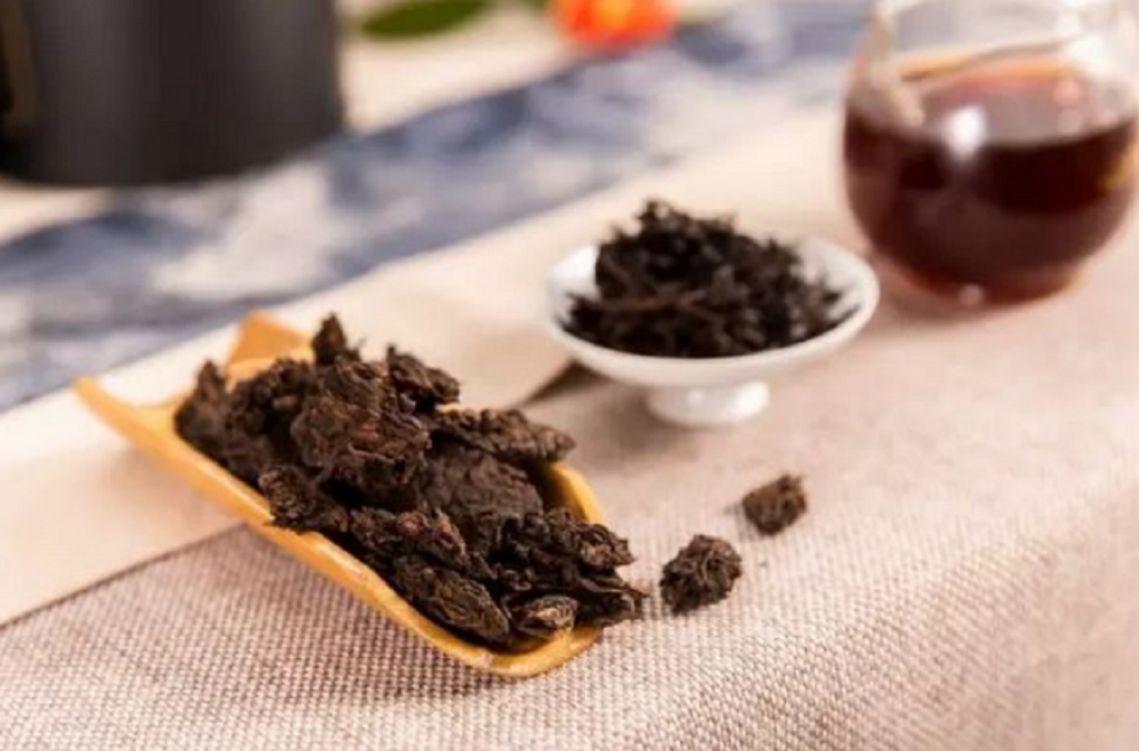 老茶头，属普洱熟茶。如大家知道的，普洱熟茶都是经过