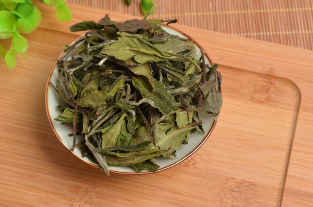 哪些人适宜常饮白茶，白茶都有哪