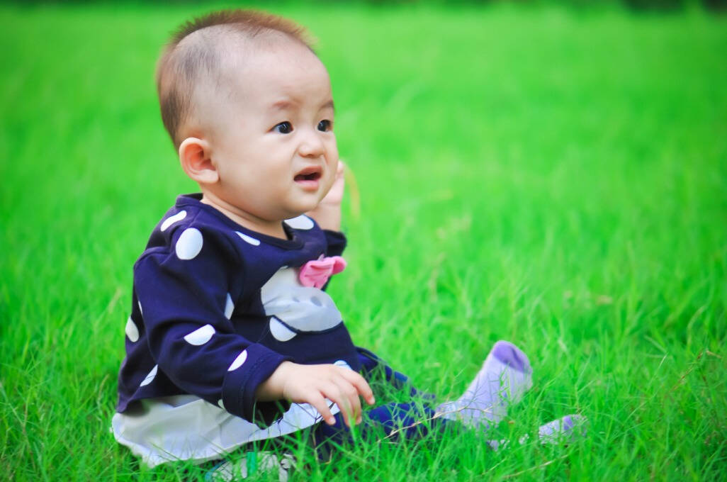 轻抚舒缓宝宝的情绪，松达婴儿抚