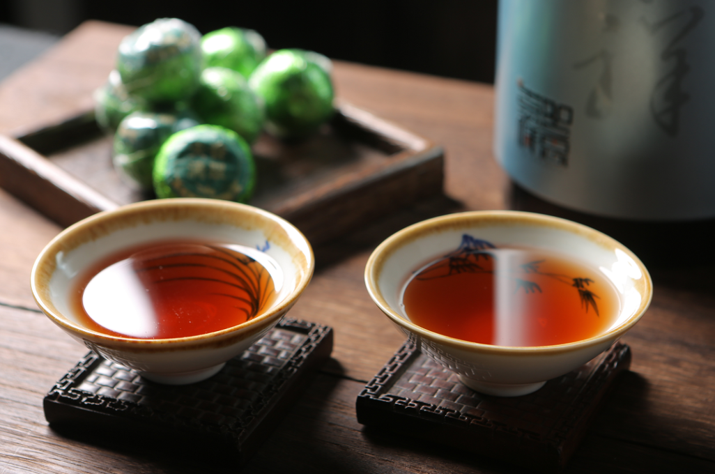喝茶是一种需要等待的活动，心急吃不了热茶，从泡茶至